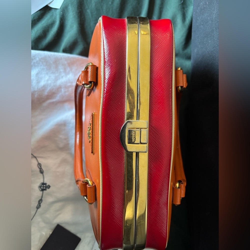 PRADA | RARE Limited Edition Papaya and Rosso Saffiano Vernice Pyramid Frame Bag - Picture 5 of 16